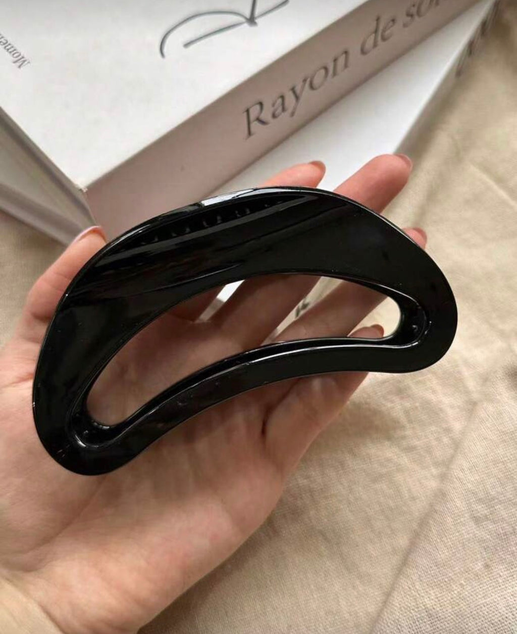 Curved hairclips