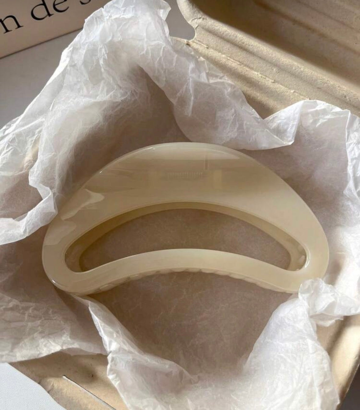 Curved hairclips